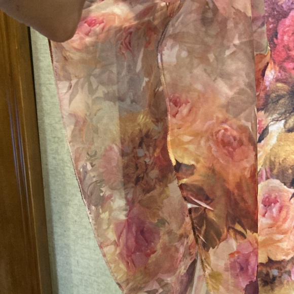 Comfortable, floral, super soft, versatile , pull over blouse - Picture 4 of 8